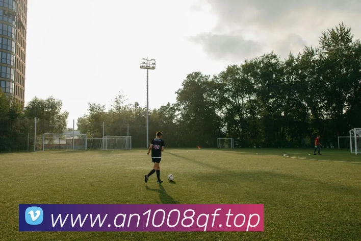 凯恩压哨救主!造点后点球绝平,77场轰80球,再创德甲纪录